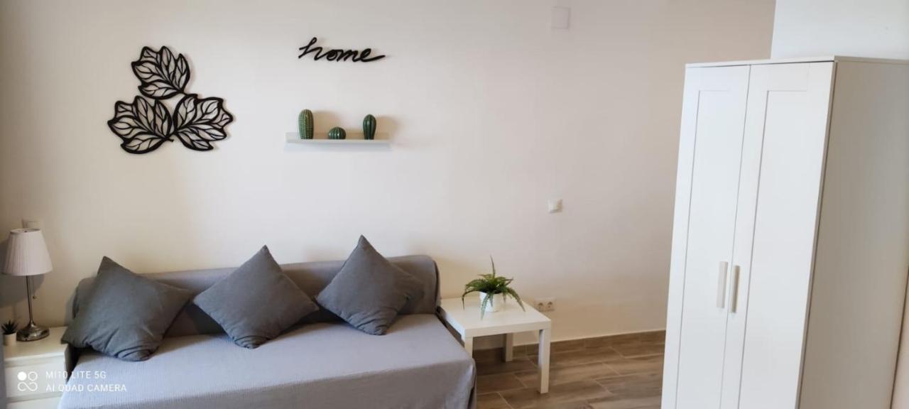 Estudio En Benalbeach, Vistas Mar, Primera Linea Playa เบนัลมาเดนา ภายนอก รูปภาพ