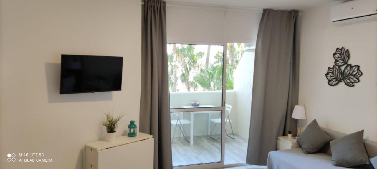 Estudio En Benalbeach, Vistas Mar, Primera Linea Playa เบนัลมาเดนา ภายนอก รูปภาพ